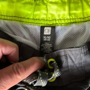 Mens OP shorts size X-Large (40-42)